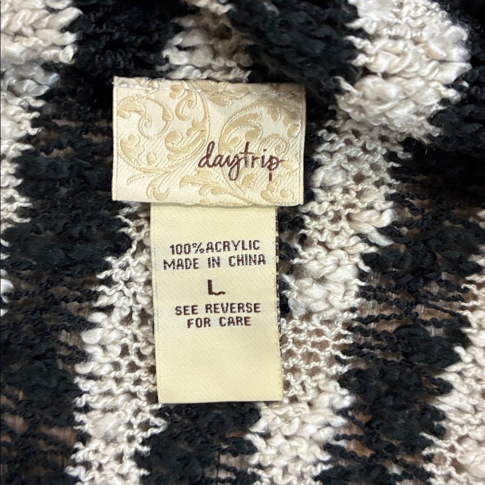 Daytrip Black and cream Fringe Open-Front Knit Cardigan. Size Large. - Picture 6 of 6